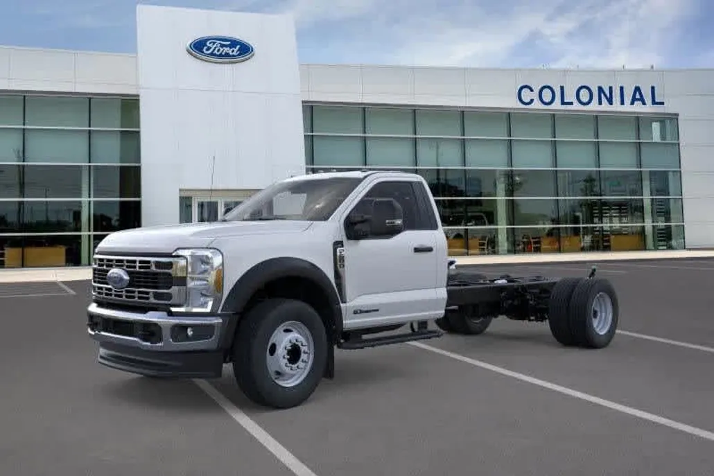 2025 Ford F-600 photo 1