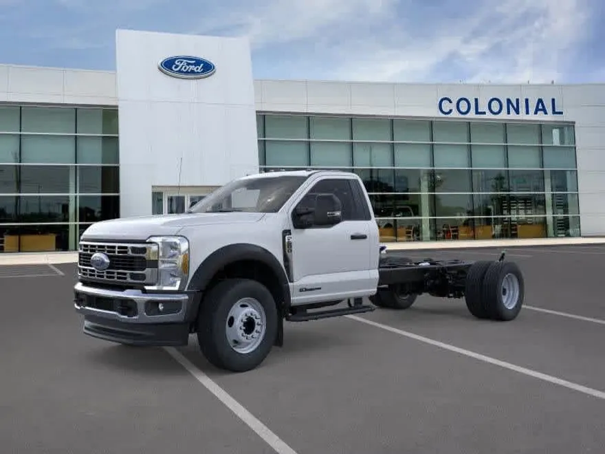 2025 Ford F-600 photo 1