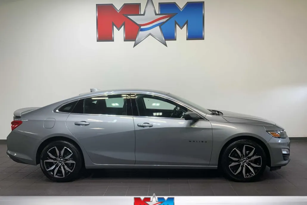 2023 Chevrolet Malibu RS photo 1