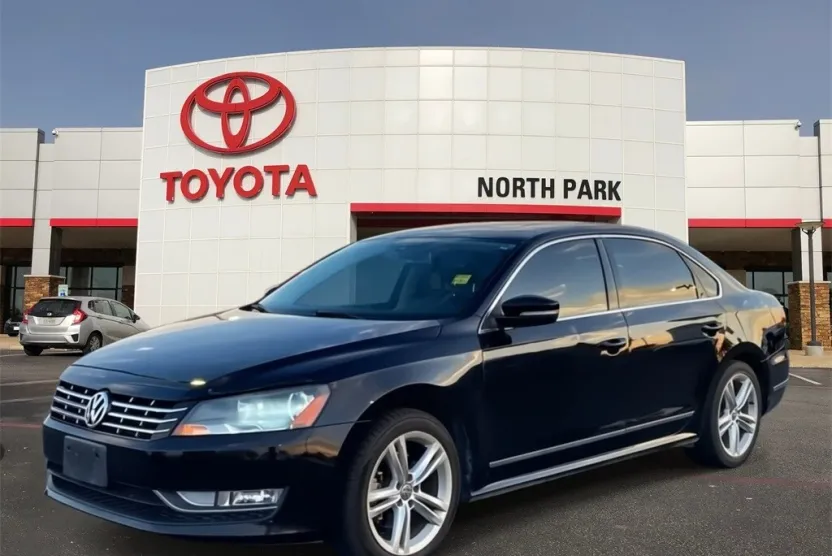 2014 Volkswagen Passat SEL Premium photo 1