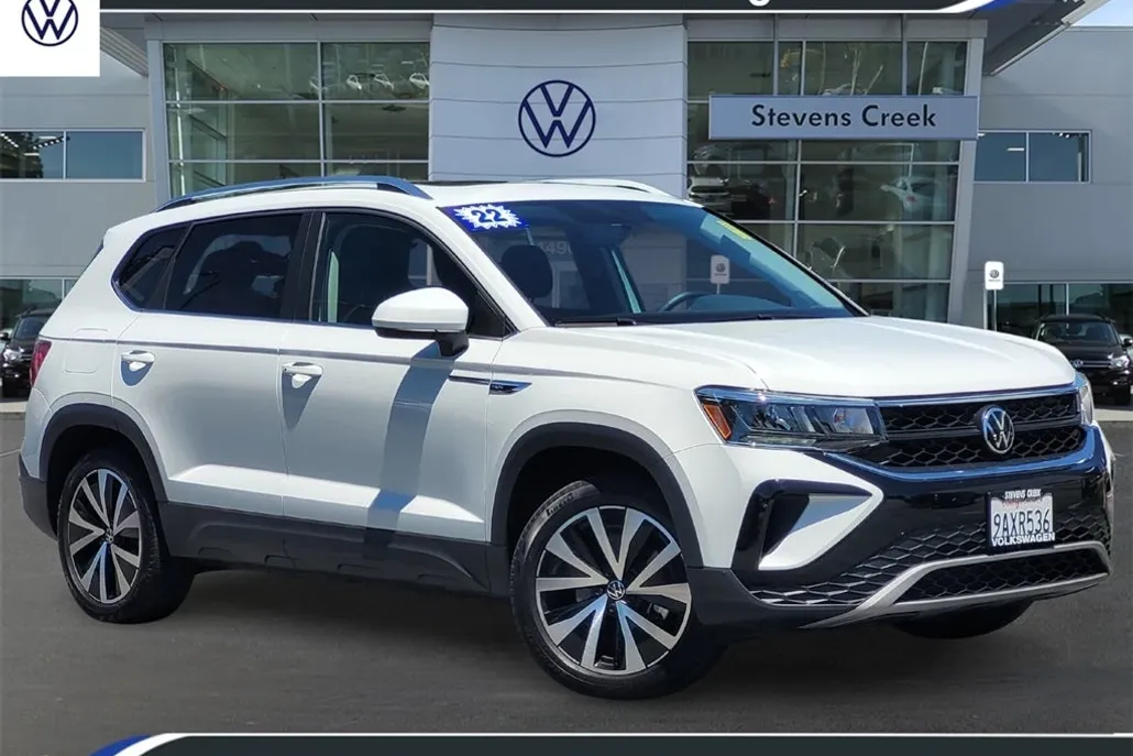 2022 Volkswagen Taos SE photo 1