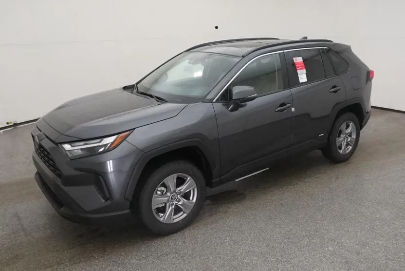 2025 Toyota RAV4 Hybrid XLE photo 1
