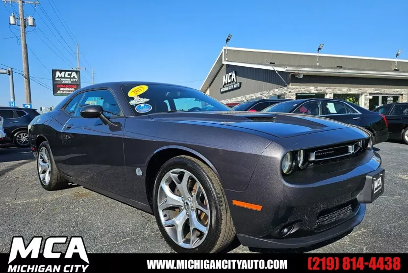 2015 Dodge Challenger SXT Plus photo 1