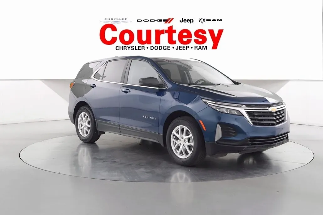 2023 Chevrolet Equinox LT photo 1