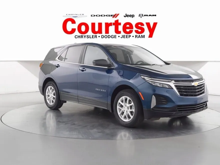 2023 Chevrolet Equinox LT photo 1