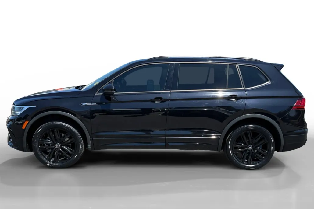 2022 Volkswagen Tiguan SE R-Line Black photo 1
