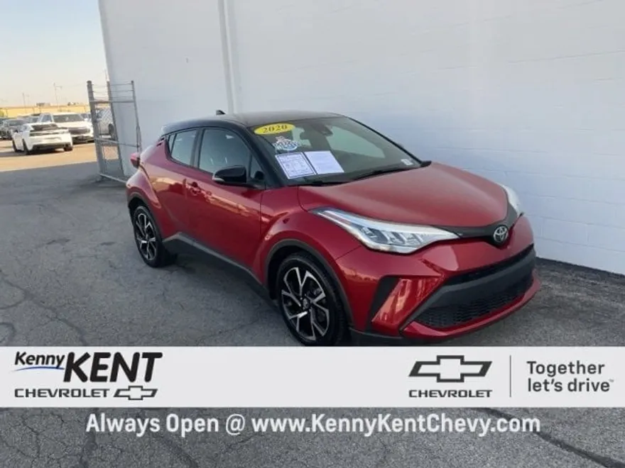 2020 Toyota C-HR XLE photo 1
