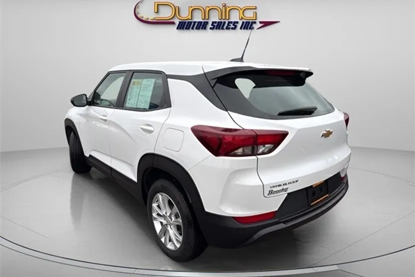 2023 Chevrolet Trailblazer LS photo 1