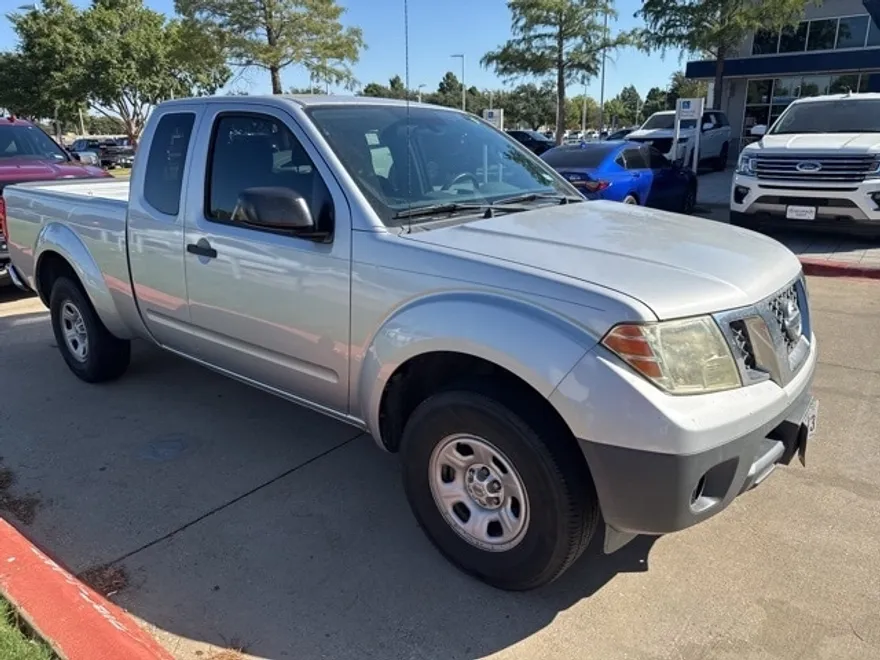 2015 Nissan Frontier S photo 1