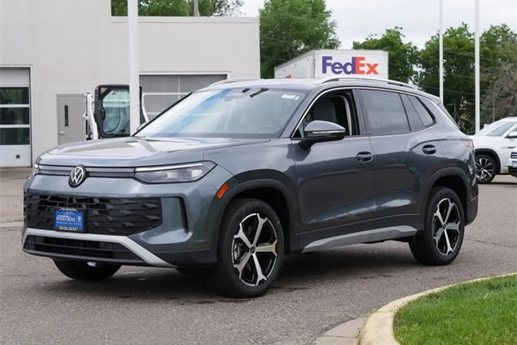 2025 Volkswagen Tiguan SE photo 1