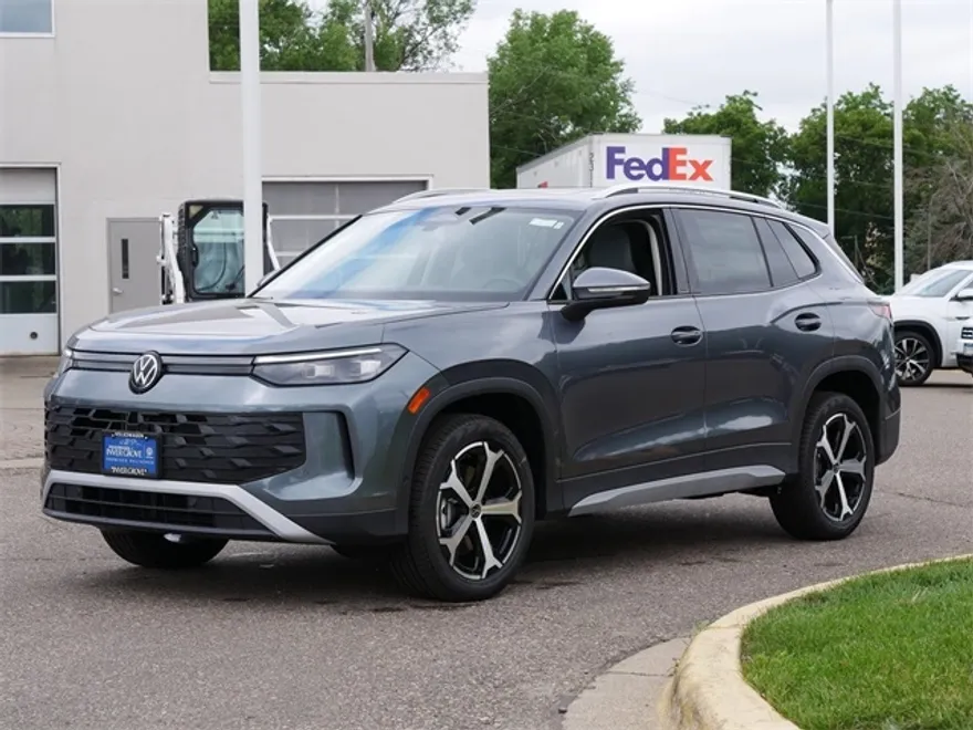 2025 Volkswagen Tiguan SE photo 1