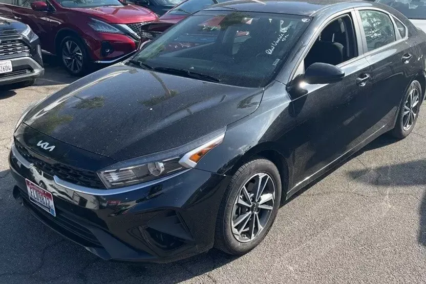 2024 Kia Forte LXS photo 1