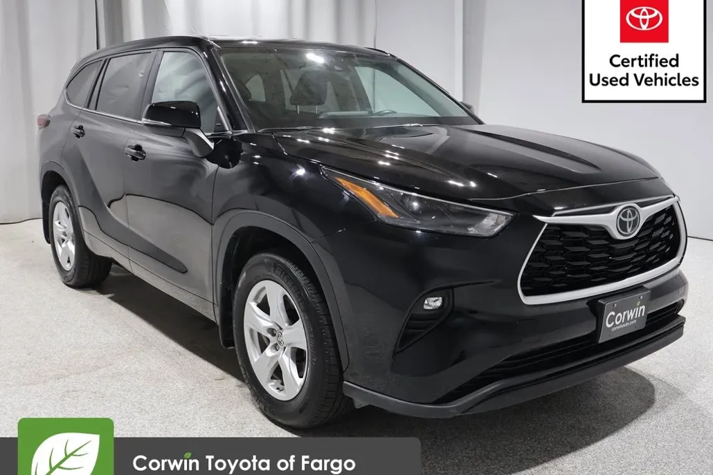 2024 Toyota Highlander LE photo 1