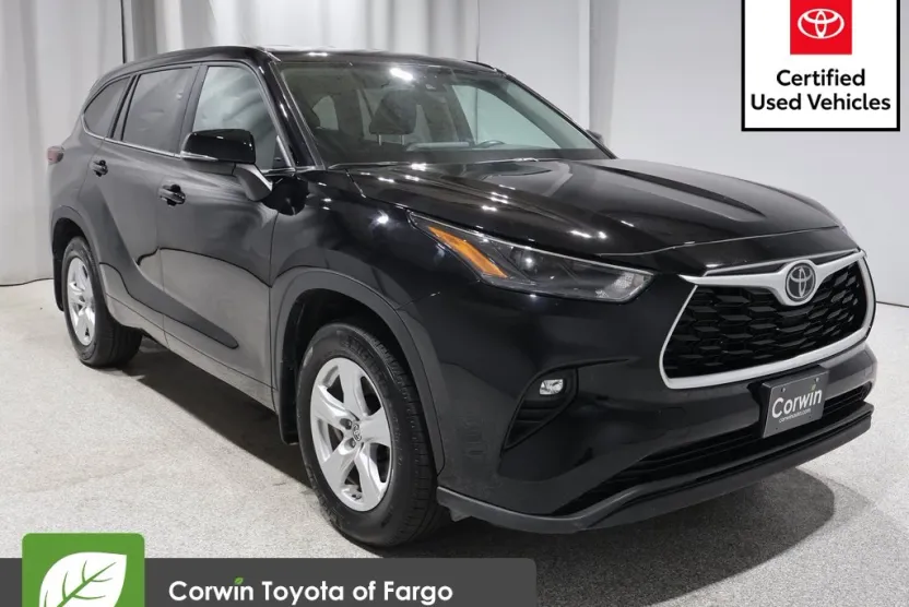 2024 Toyota Highlander LE photo 1