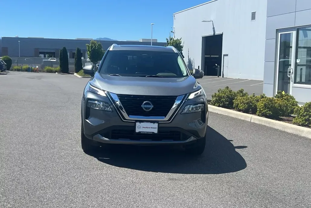 2023 Nissan Rogue SL photo 1
