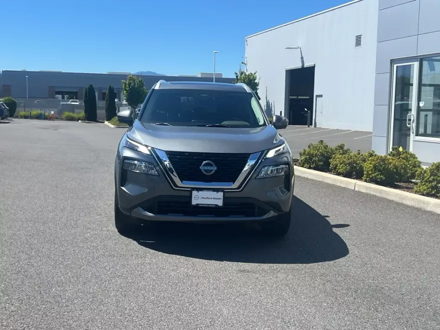 2023 Nissan Rogue SL photo 1