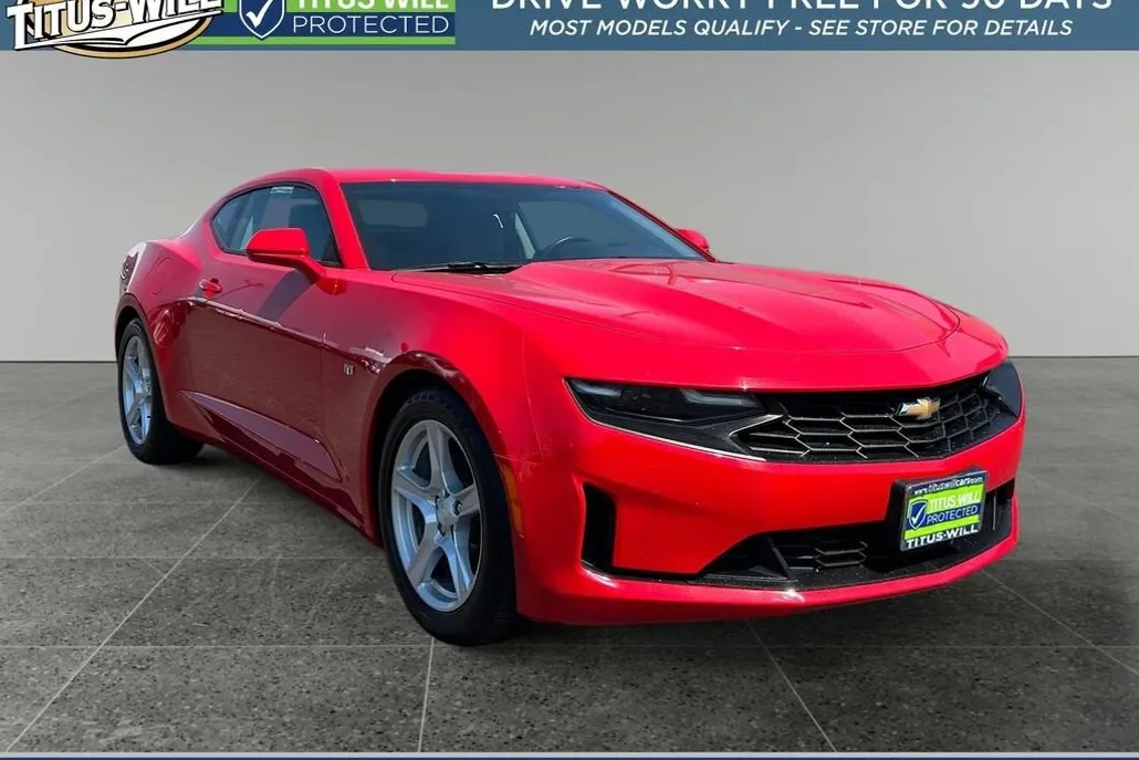 2023 Chevrolet Camaro 1LT photo 1