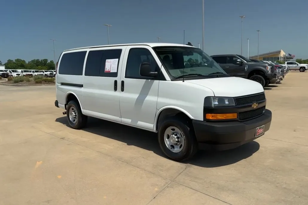 2023 Chevrolet Express Passenger LS photo 1
