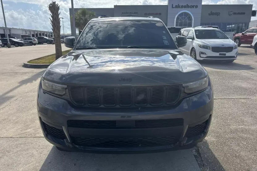 2023 Jeep Grand Cherokee Altitude photo 1