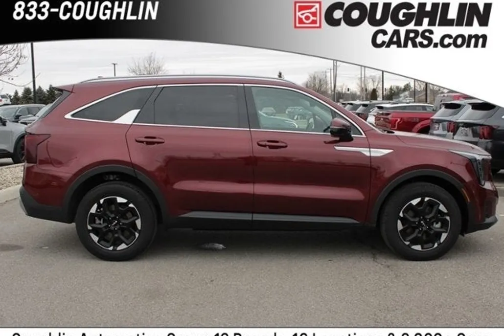 2024 Kia Sorento S photo 1
