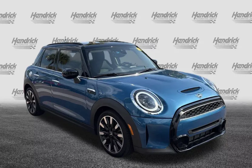 2022 Mini Cooper 4 Door Hardtop S photo 1