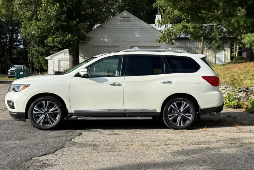 2018 Nissan Pathfinder Platinum photo 1