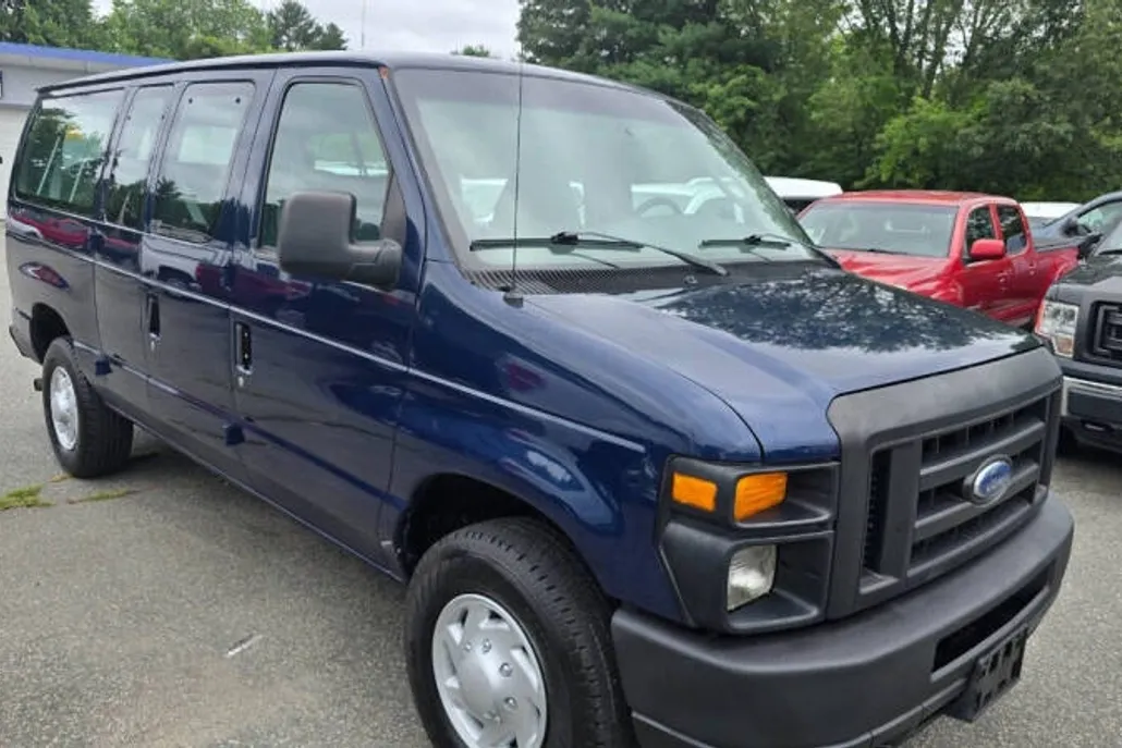 2008 Ford E-350 photo 1