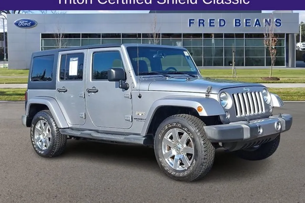 2016 Jeep Wrangler Unlimited Sahara photo 1