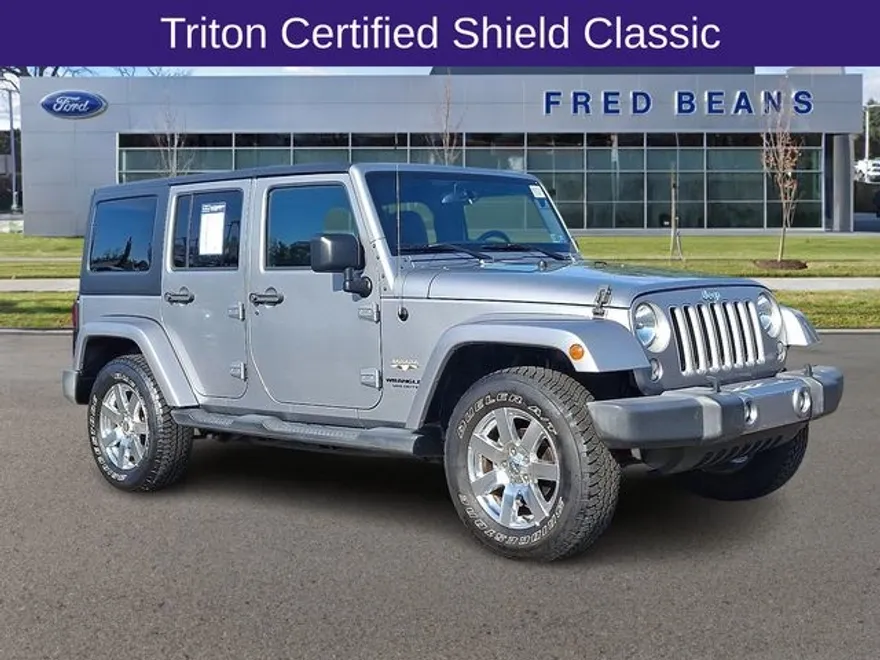 2016 Jeep Wrangler Unlimited Sahara photo 1