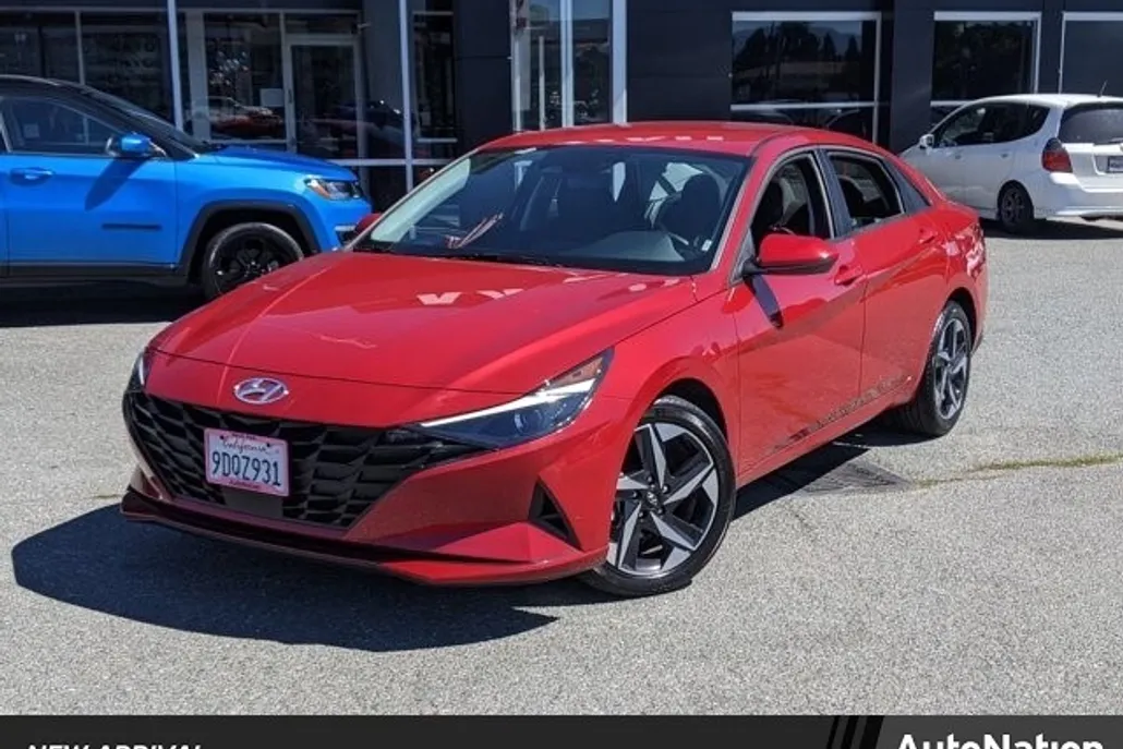2023 Hyundai Elantra SEL photo 1