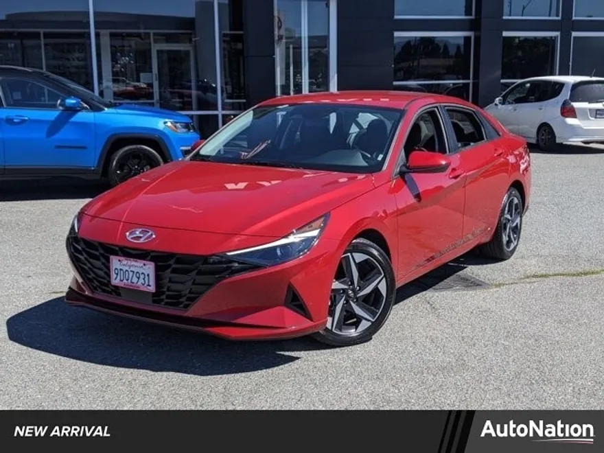 2023 Hyundai Elantra SEL photo 1