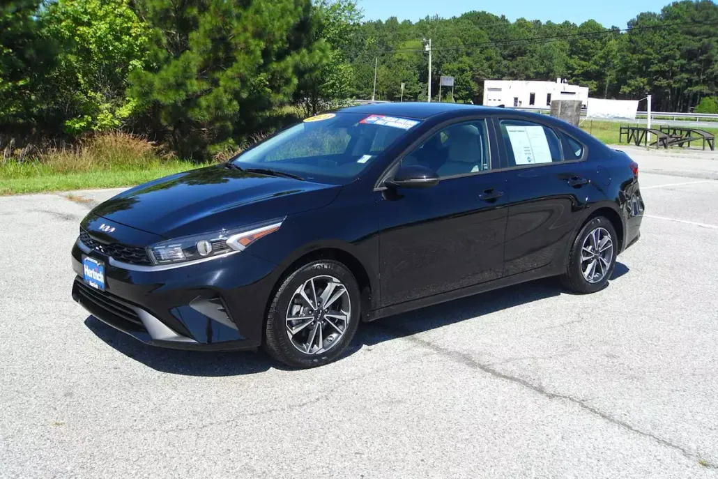2023 Kia Forte LXS photo 1