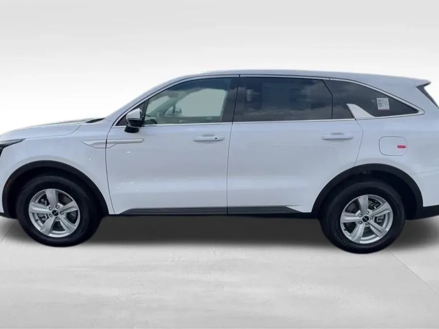 2025 Kia Sorento LX photo 1