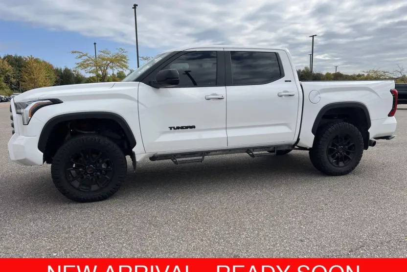 2024 Toyota Tundra SR5 photo 1