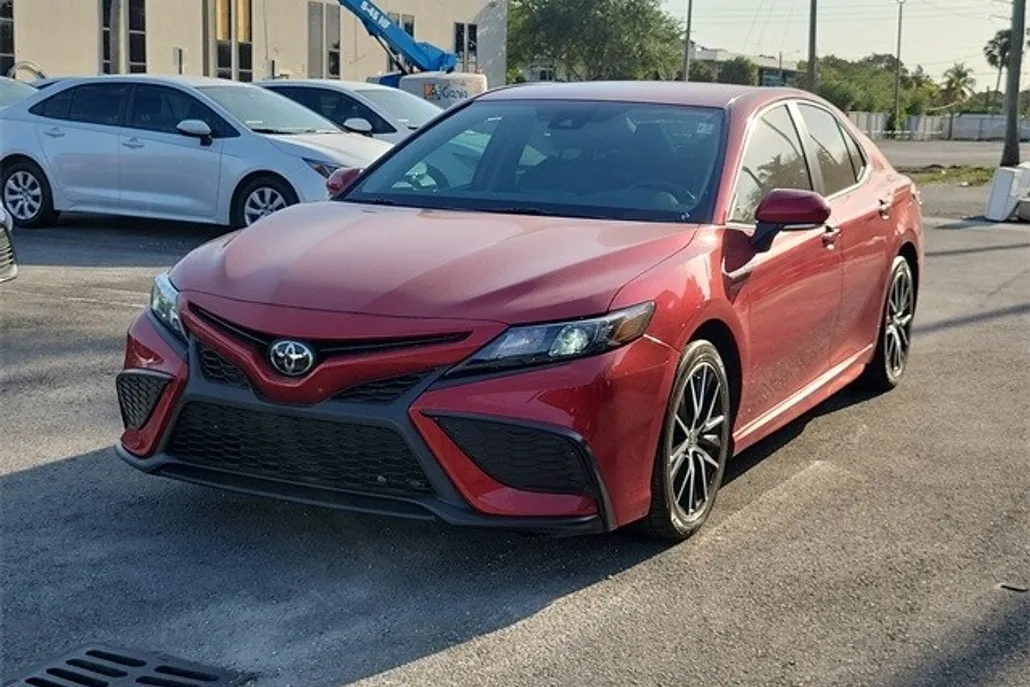 2023 Toyota Camry SE photo 1