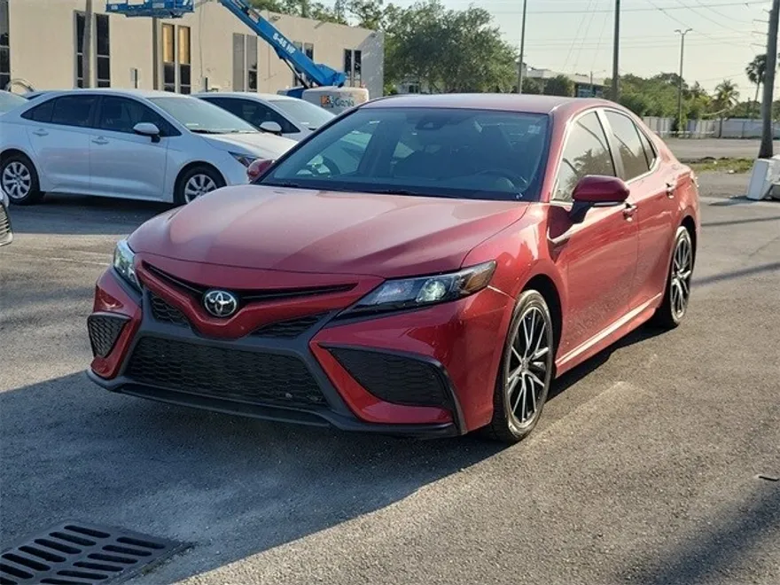 2023 Toyota Camry SE photo 1