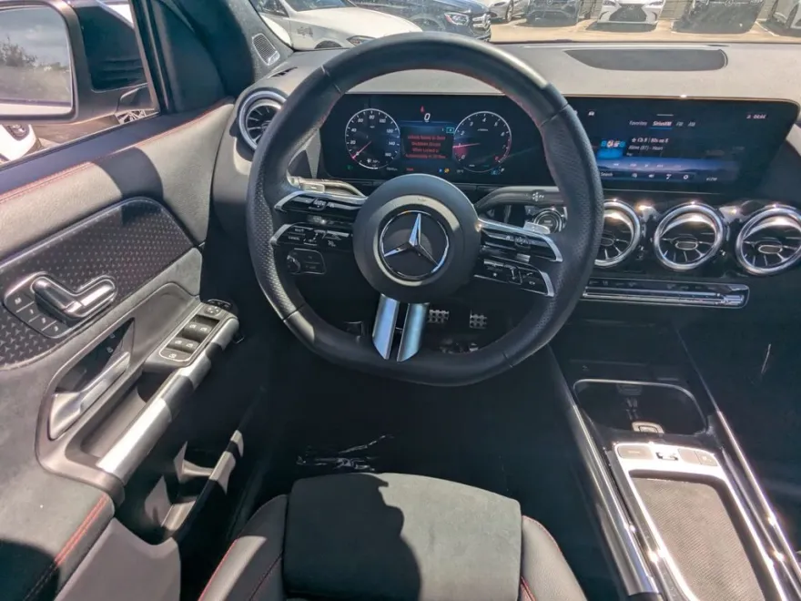 2023 Mercedes Benz GLB 250 photo 1