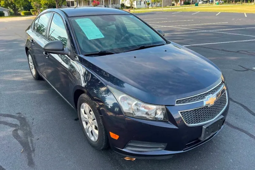 2014 Chevrolet Cruze LS photo 1