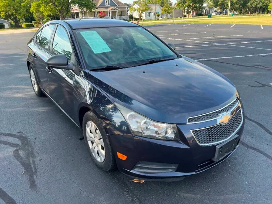 2014 Chevrolet Cruze LS photo 1