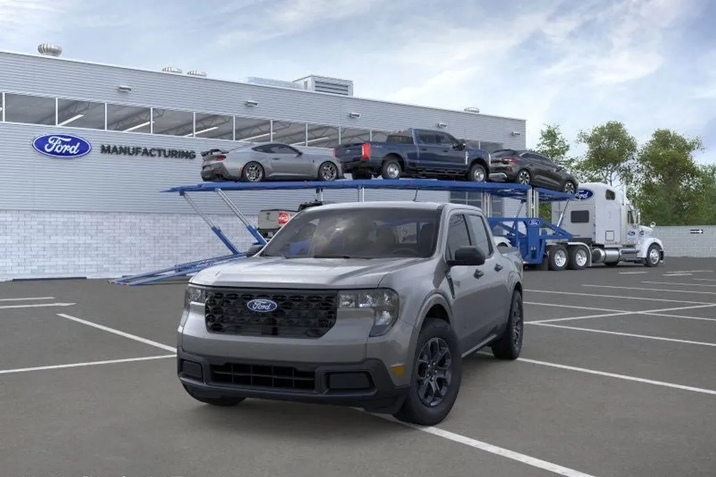 2025 Ford Maverick XLT photo 1
