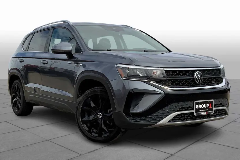 2023 Volkswagen Taos SE photo 1