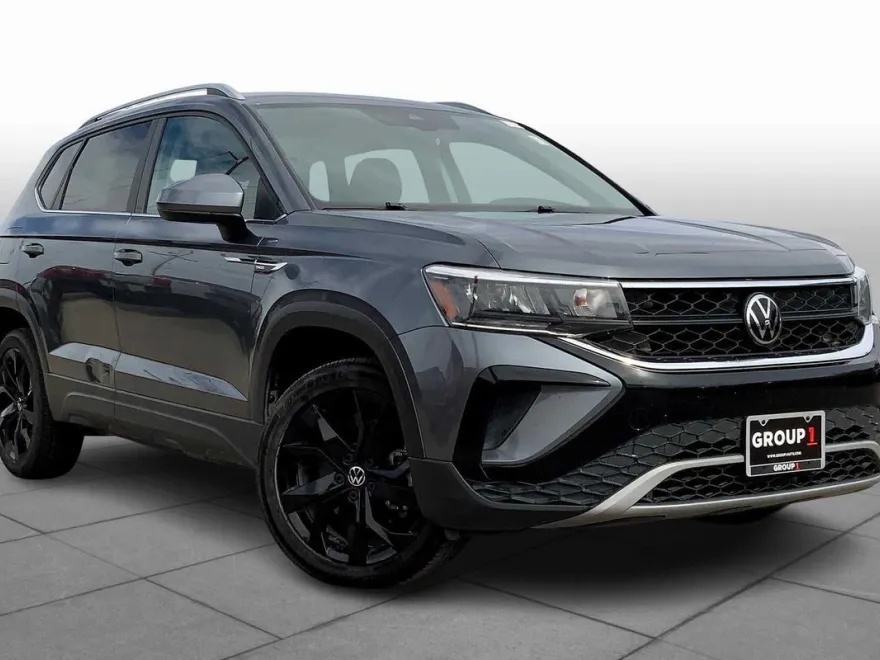 2023 Volkswagen Taos SE photo 1