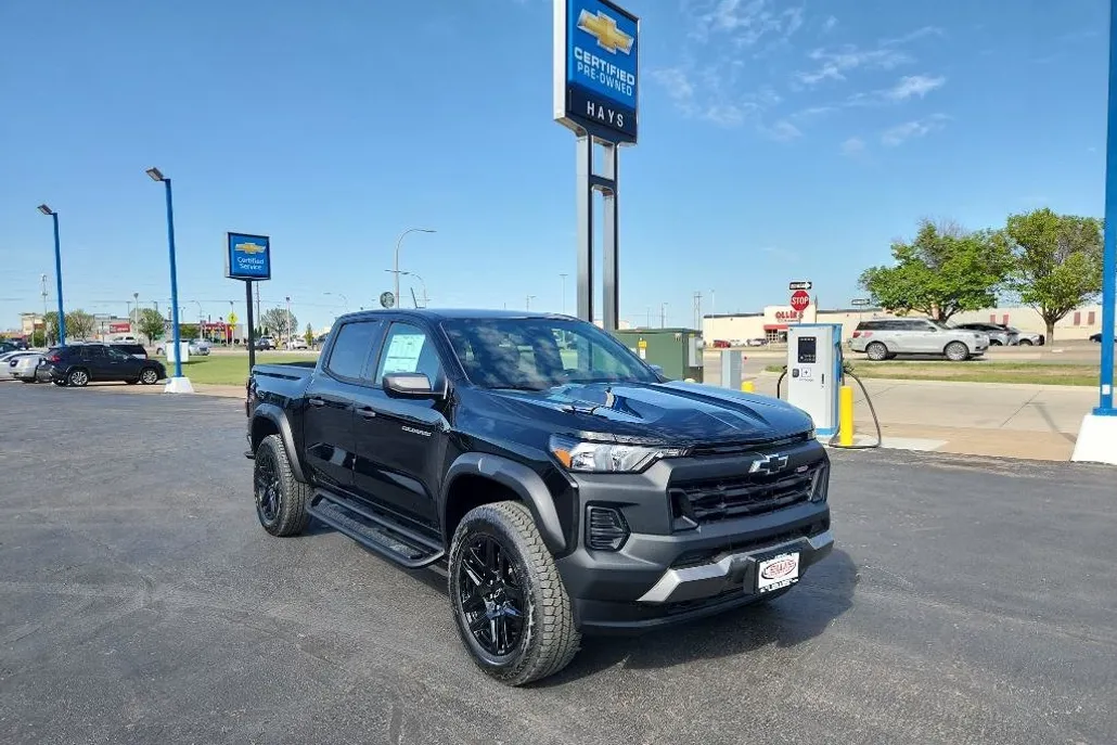 2025 Chevrolet Colorado Trail Boss photo 1