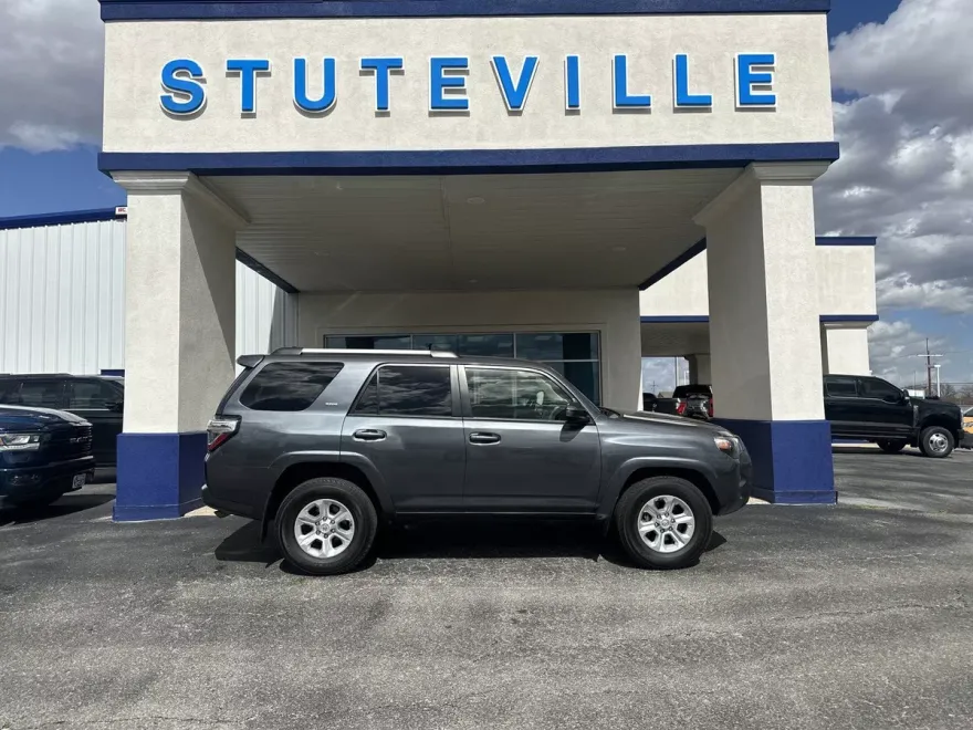 2023 Toyota 4Runner SR5 photo 1