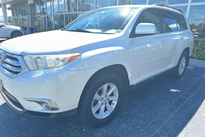 2012 Toyota Highlander SE photo 1