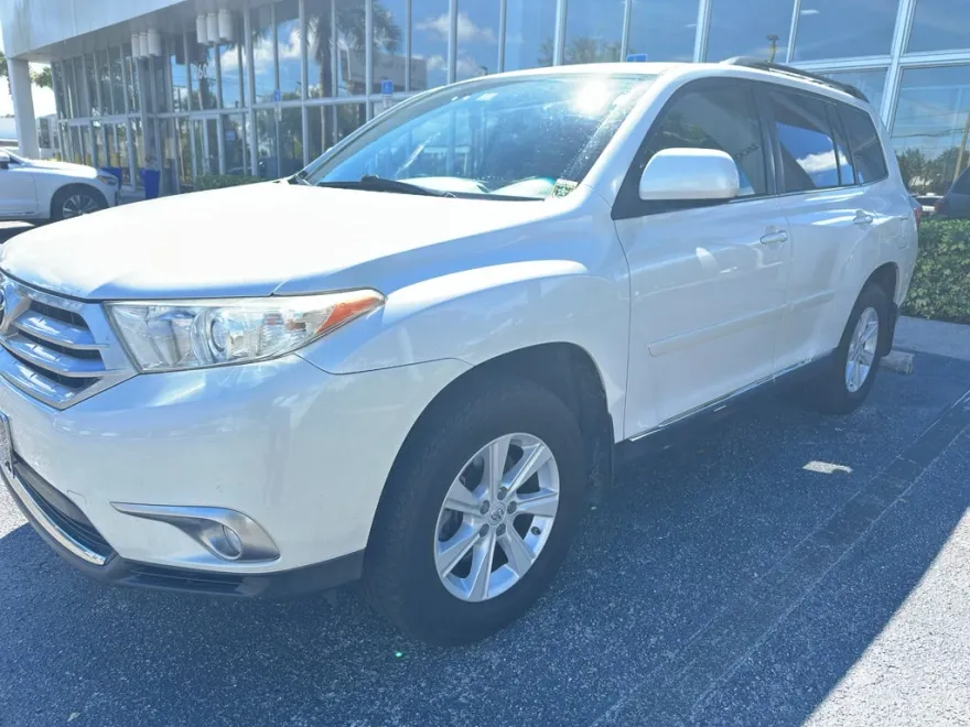 2012 Toyota Highlander SE photo 1