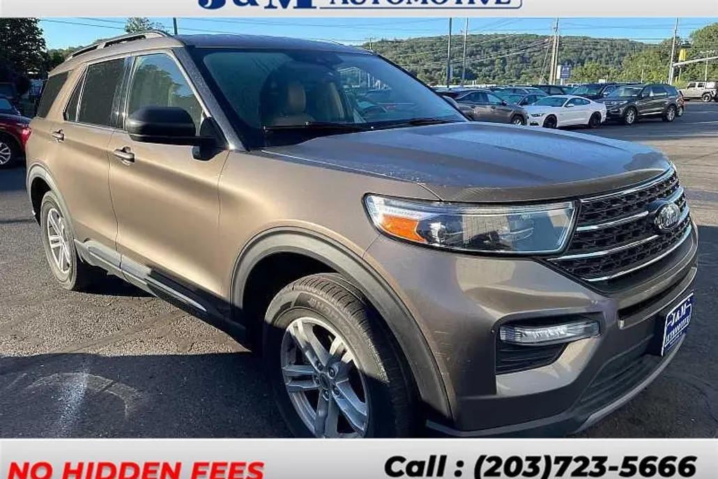 2021 Ford Explorer XLT photo 1