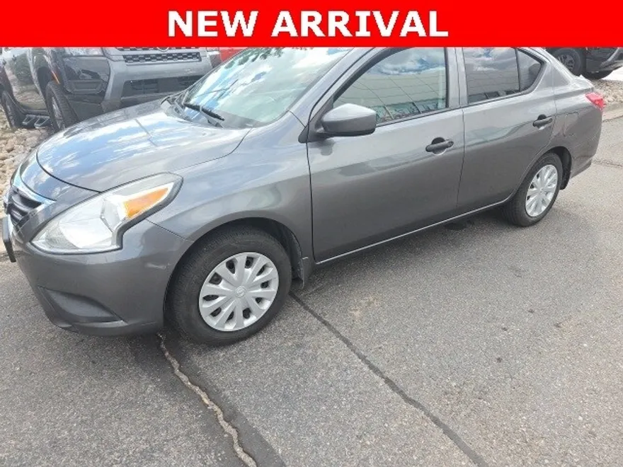 2017 Nissan Versa 1.6 S photo 1