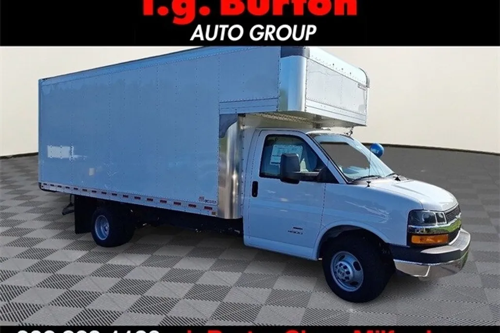 2024 Chevrolet Express Cutaway Base photo 1