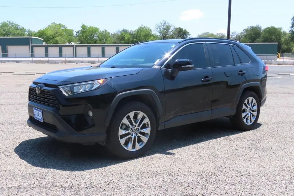 2021 Toyota RAV4 XLE Premium photo 1